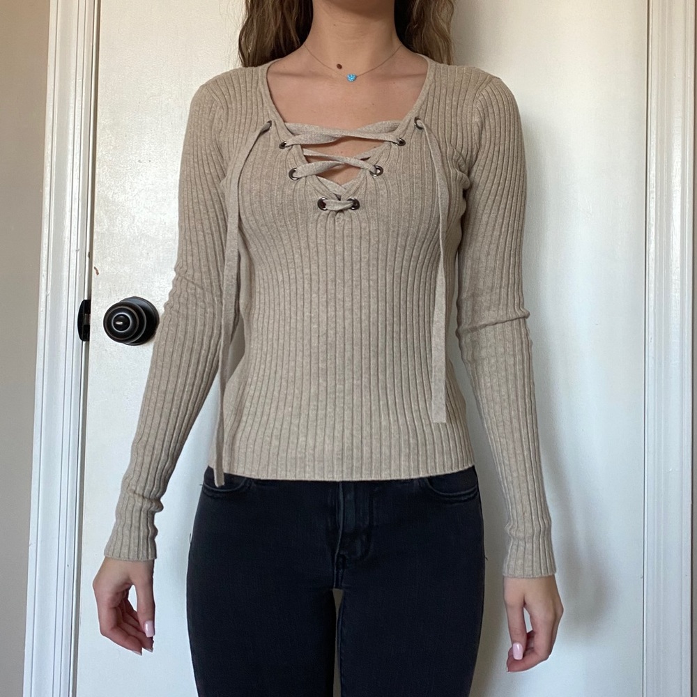 Hollister Sweater - Picture 4 of 5